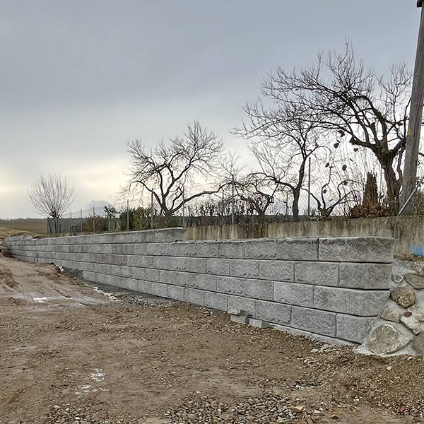 Stützmauer von SW Umwelttechnik zur Abgrenzung zum Nachbarn